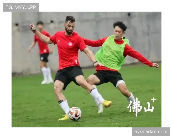 梅州客家针对下一轮对手分析战术，重点演练防守反击体系